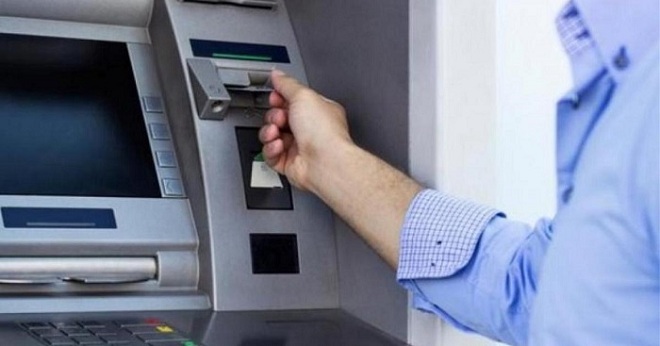 cách rút tiền ở cây ATM