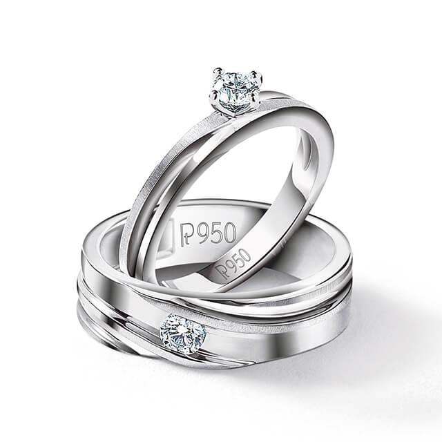 Nhẫn cưới bạch kim tượng trưng cho điều gì trong hôn nhân?